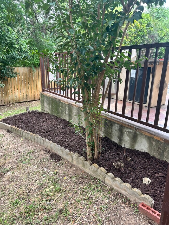 Building Photo - 15603 Rose Crest