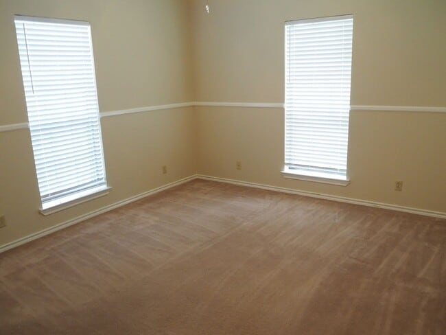 Building Photo - 5 Bed 4 Bath in Pilot Point