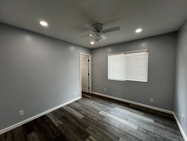 Building Photo - Remodeled 3 Bedroom 2 Bath House with 4 Ca...