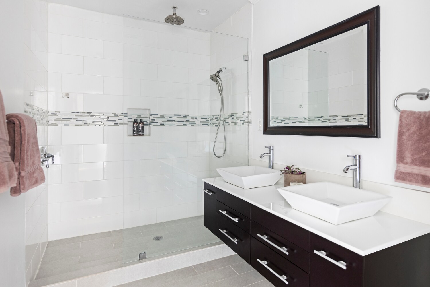 Building Photo - 1772 S Orange Grove Ave