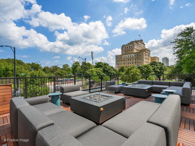 Building Photo - 2020 N Lincoln Park W