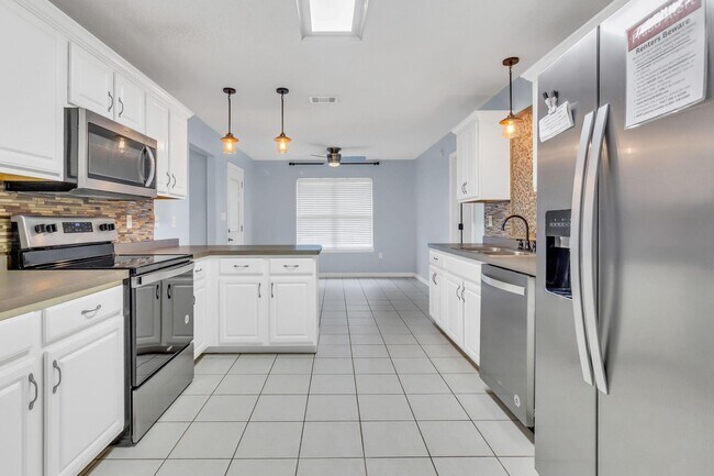 Building Photo - 539 Tikell Dr