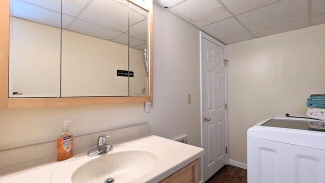 Building Photo - 52 Crestview Dr