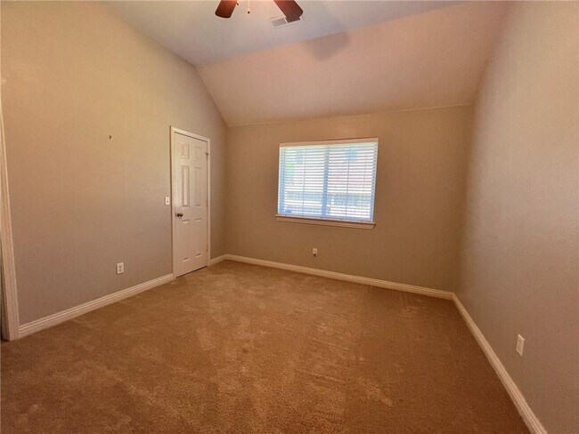 Building Photo - 5408 W Redbud St