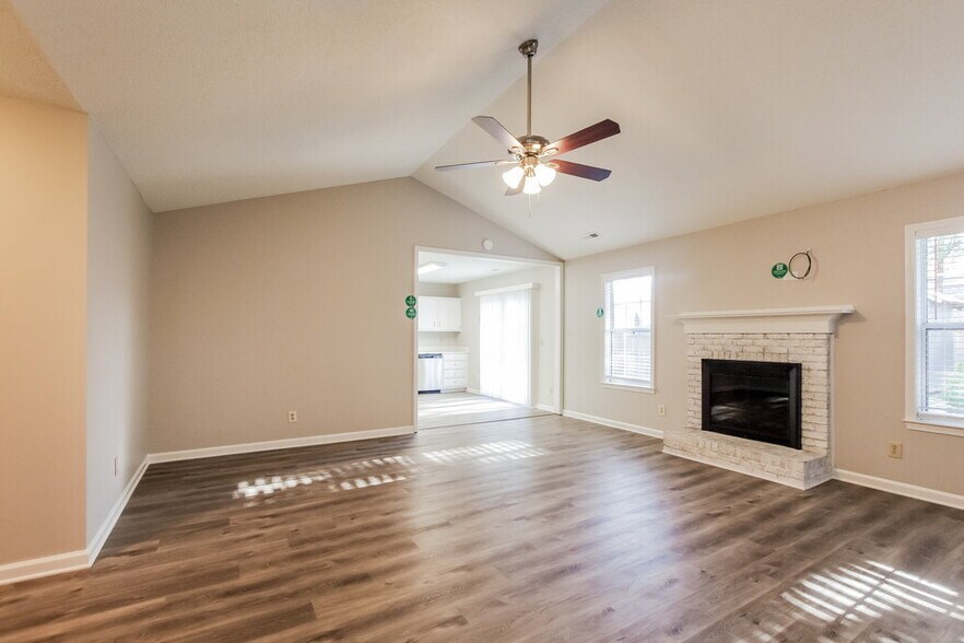 Building Photo - 4009 Beaverbrook Dr