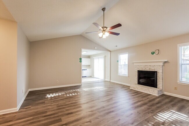 Building Photo - 4009 Beaverbrook Dr