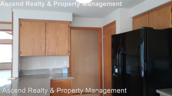 Building Photo - 4 br, 3 bath House - 16105 SW Snapdragon Ln