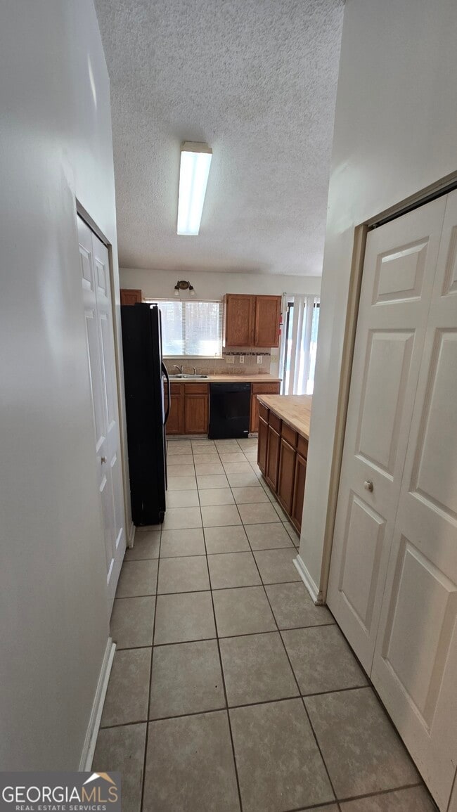 Building Photo - 209 Hillcrest Dr