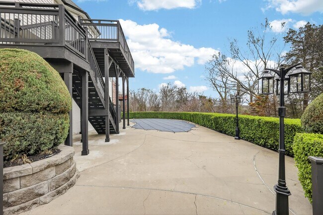 Building Photo - Beautiful 6BR Executive Brentwood Home with Pool