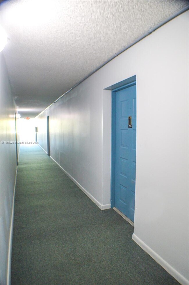 Building Photo - 733 SE 1st Way