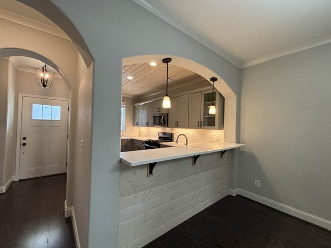 Building Photo - 999 Lennox Blvd