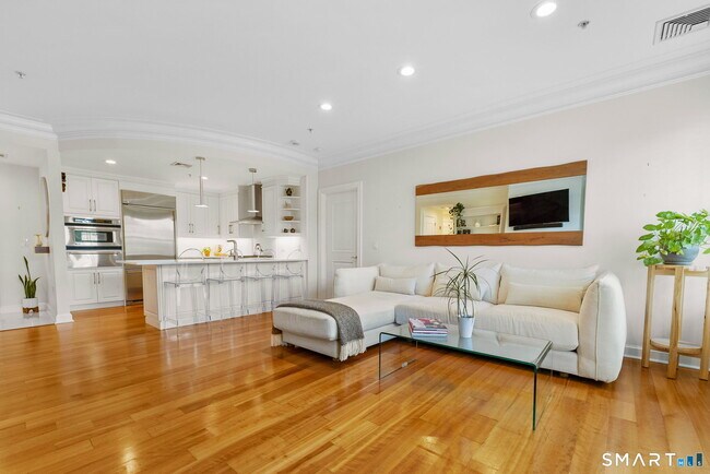 Building Photo - 85 Memorial Rd