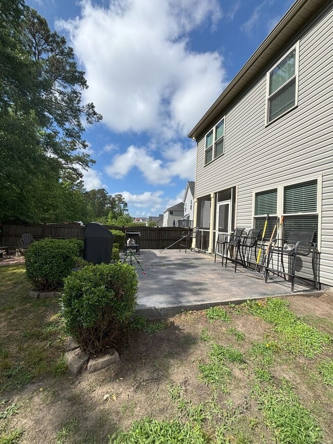 Building Photo - Big & Beautiful on Bear Run!