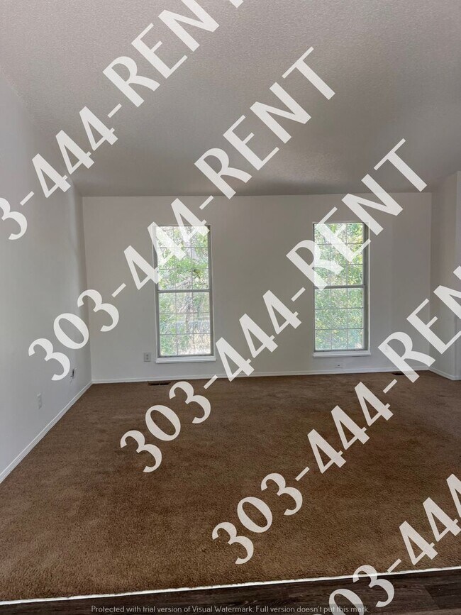 Building Photo - Large 3 Bedroom 2 Bathroom located in Gree...