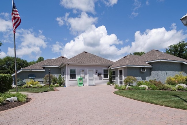 Building Photo - 143 Tanglewood Pl