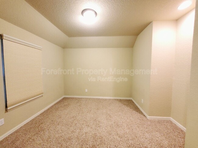 Building Photo - 11927 Jasmine Way