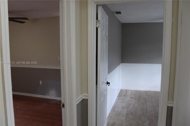 Building Photo - 2740 SW 46th St