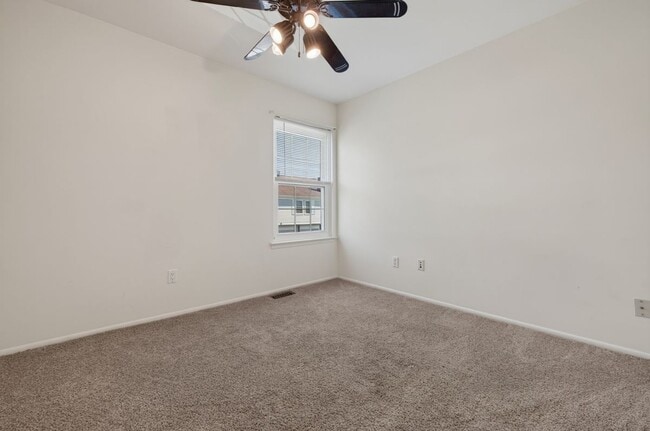 Building Photo - 26070 N Lake Dr