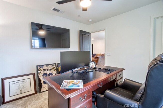 Building Photo - 33063 Table Rock Dr