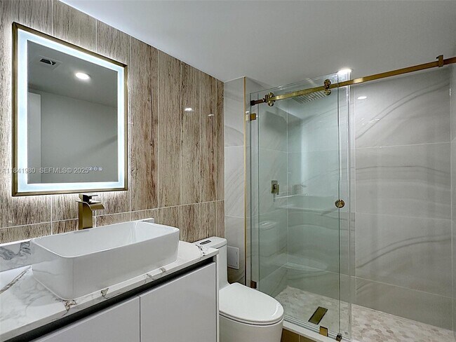 Building Photo - 18071 Biscayne Blvd