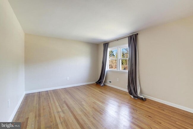 Building Photo - 1013 Westbriar Dr NE