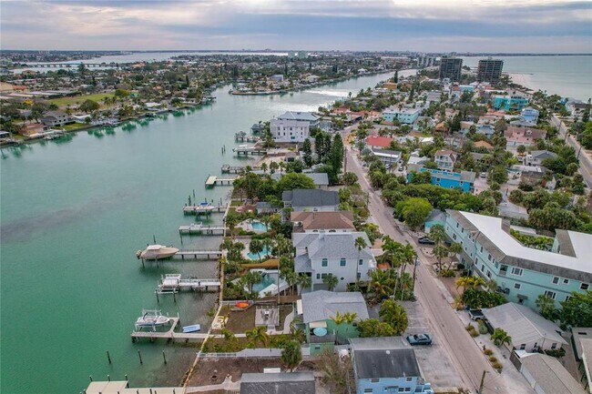 Building Photo - 8441 Bayshore Dr