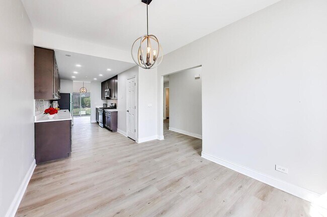 Building Photo - 2219 Rossiter Pkwy