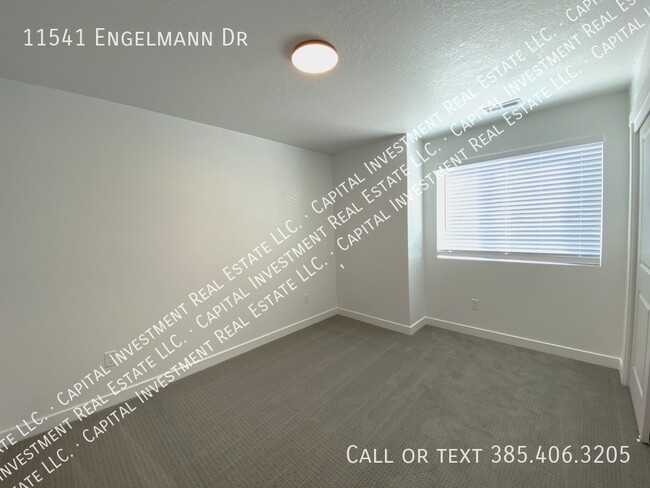 Building Photo - 11541 Engelmann Dr