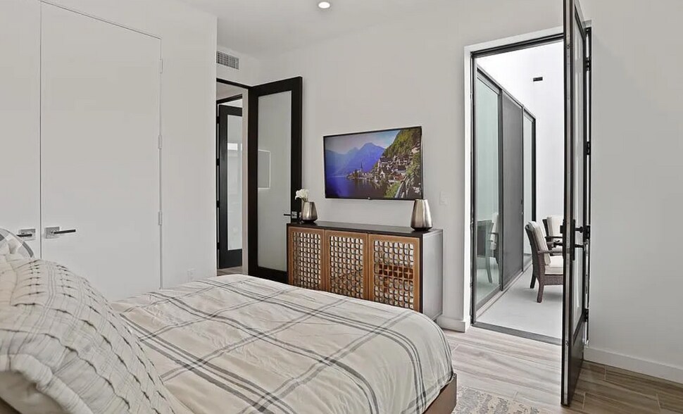 Building Photo - 2323 28th St