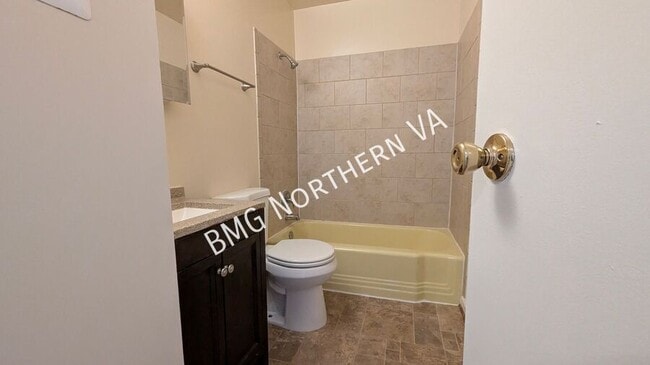 Building Photo - 9819 Town Ln