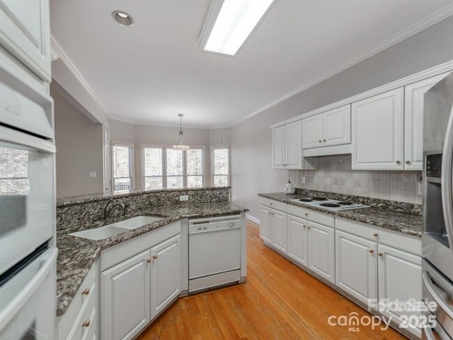 Building Photo - 5839 Painted Fern Ct