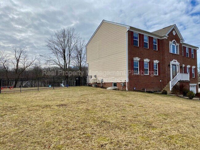 Building Photo - 449 Beech Dr