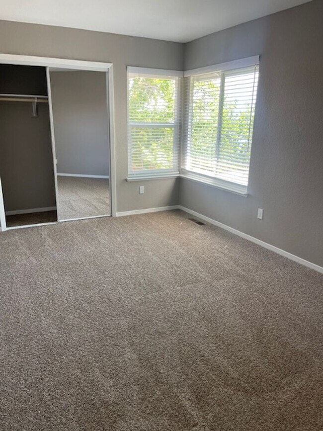 Building Photo - COMING SOON! Beautiful Home with Stunning ...