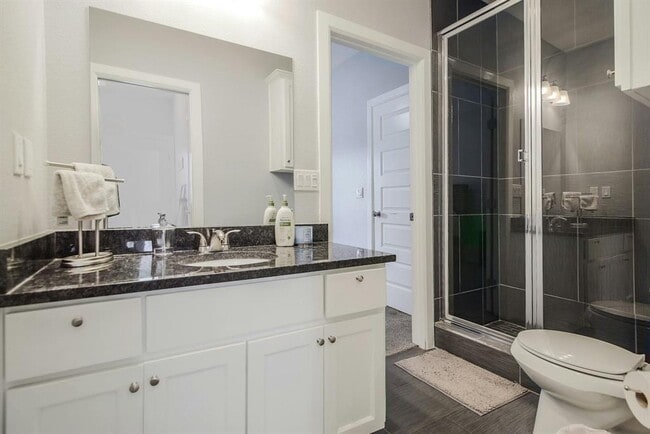 Building Photo - 2109 Maxwell Ln