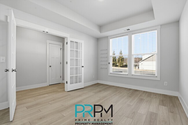 Building Photo - 2 Thornfield Dr