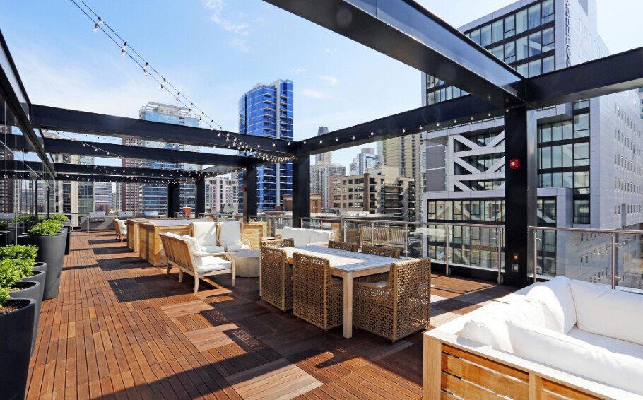 Building Photo - 688 N LaSalle St