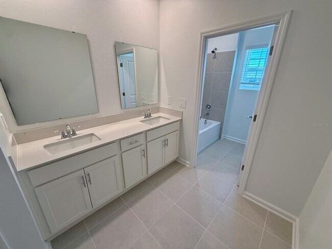 Building Photo - 5656 Lemon Grass St