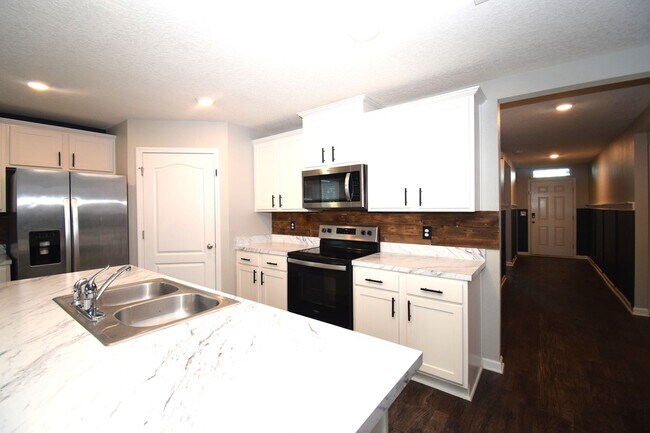 Building Photo - Welcome to Alta Lakes -  A Beautiful 4 Bed...