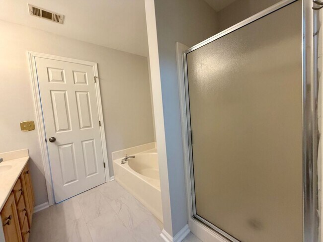 Building Photo - 4216 Rogers Creek Ct