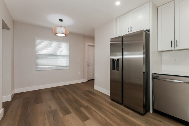 Building Photo - Fully Remodeled 3-Bedroom + Den Home for R...