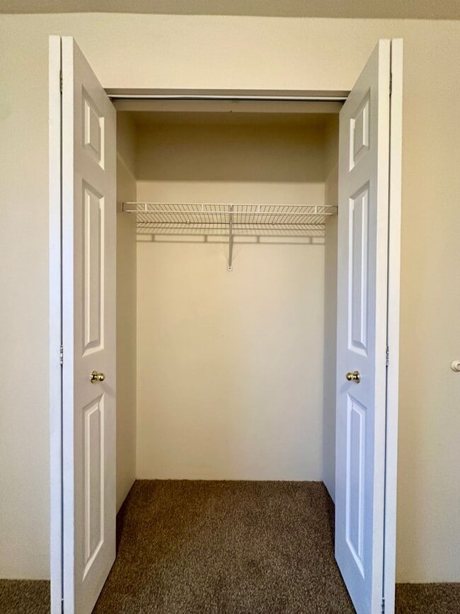 Building Photo - *** $800 OFF 1st Month *** Charming Duplex in Redmond, OR! 611 NE Larch!