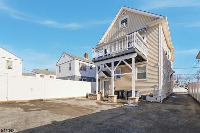 Building Photo - 1034 Madison Ave