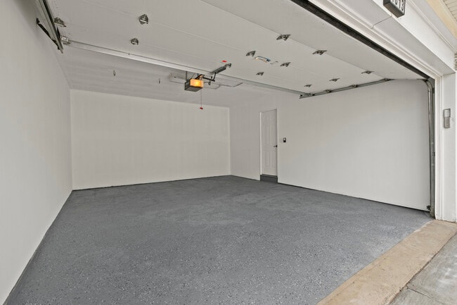 Building Photo - 1813 W Pheasant Trail