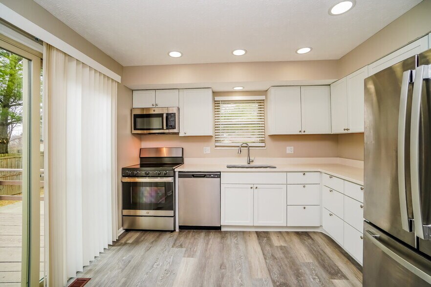 Building Photo - 1206 Crater Lake Ln