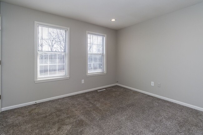 Building Photo - Beautiful Colonial Style Contemporary Home in South Columbia!