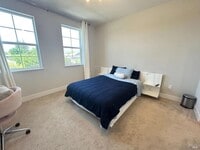 Building Photo - 312 Pear Tree Ter