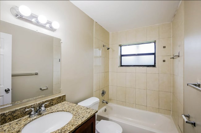 Building Photo - 20018 W Oakmont Cir