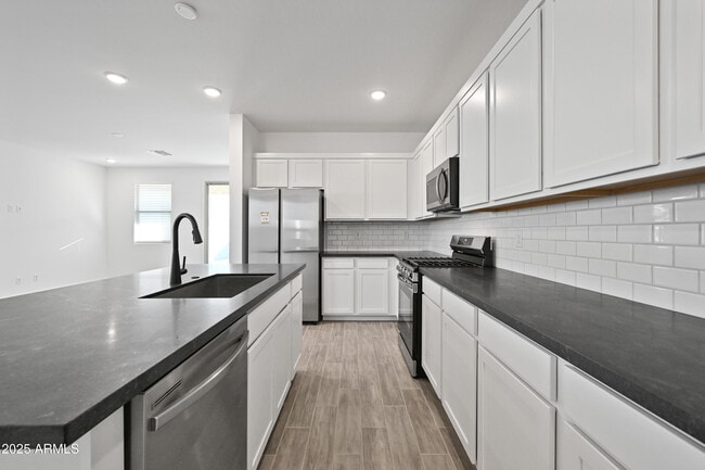 Building Photo - 17017 W Molly Ln