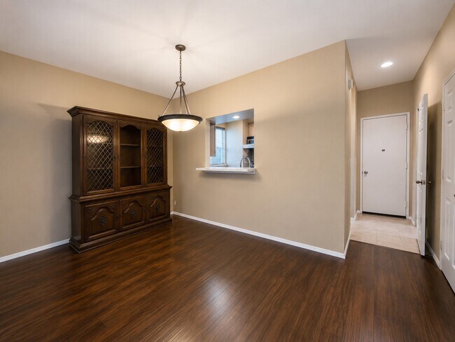 Building Photo - 17659 Red Oak Dr