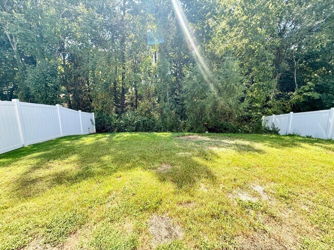 Building Photo - 6200 Lowe Ln